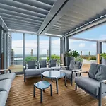 Comfortable 1 Bedroom Apartment In Crows Nest