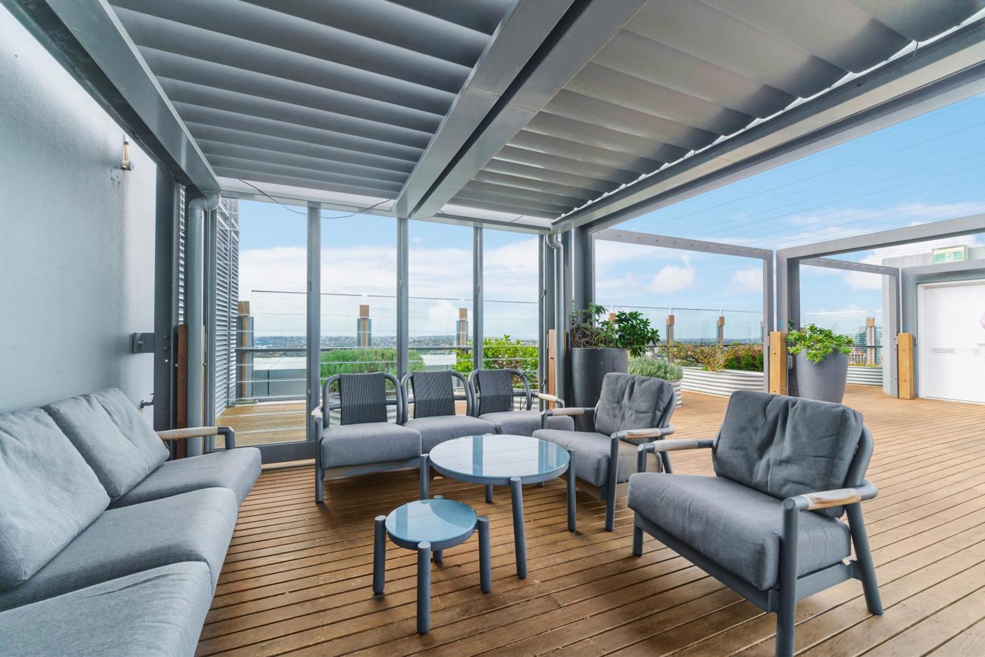 Comfortable 1 Bedroom In Crows Nest *